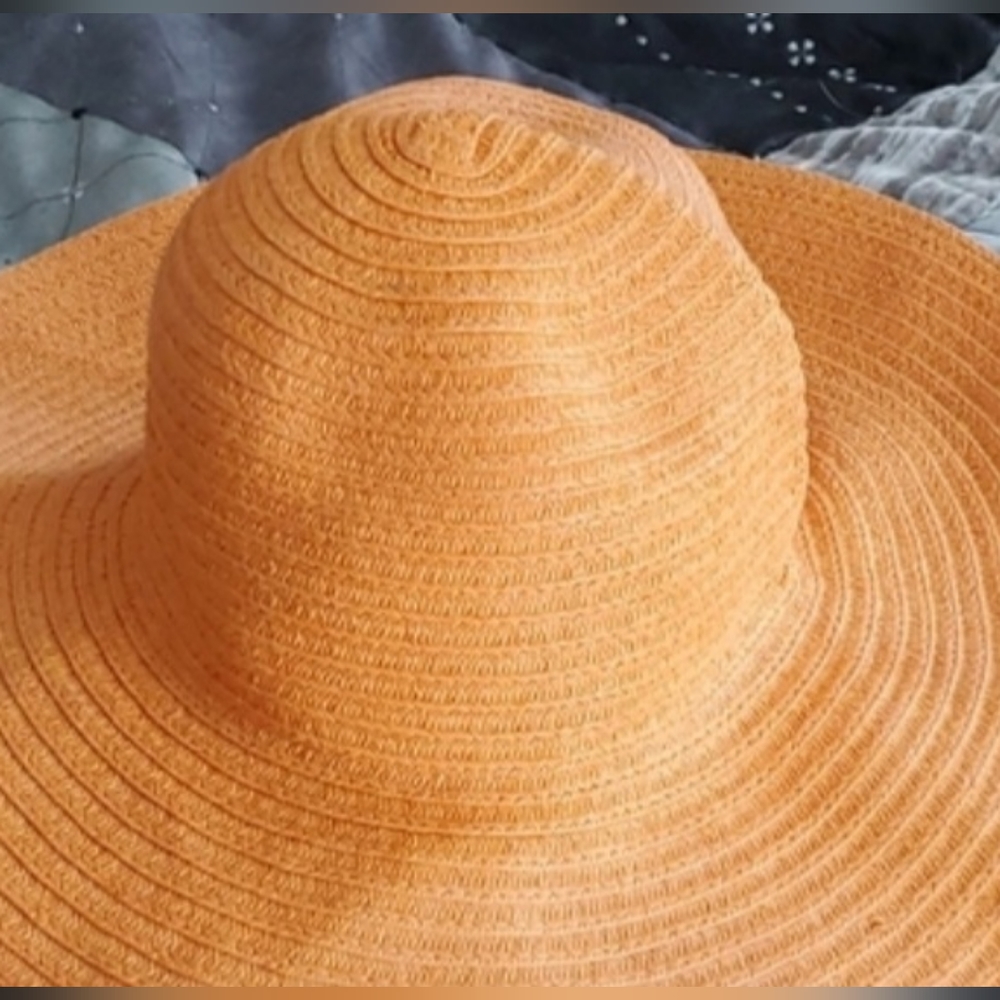 Floppy hat